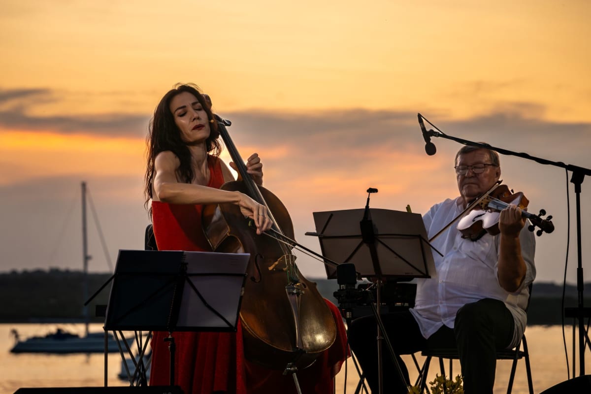 Ana Rucner i obitelj oduševili Medulin glazbom i emocijama uz zalazak ...