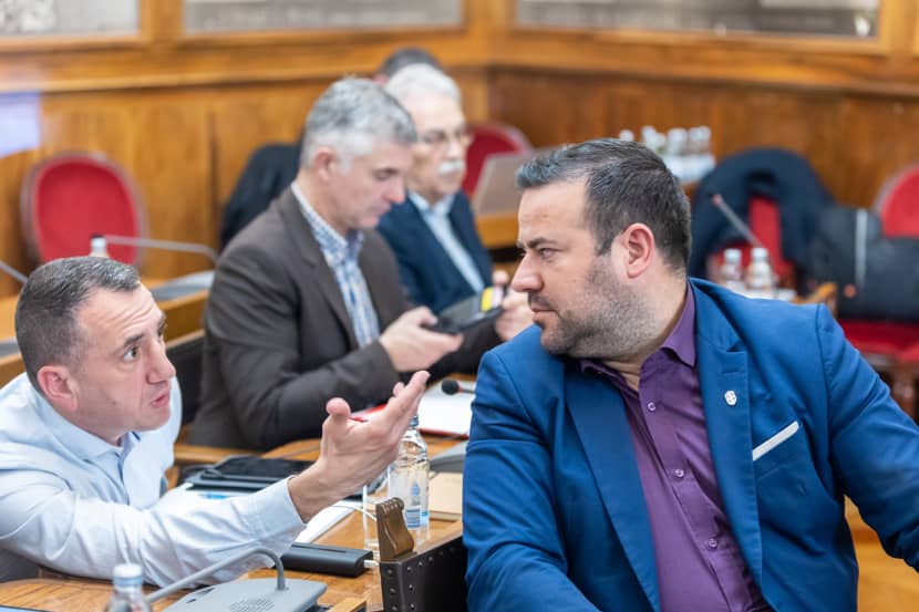 Jozef Biteriji brat je Kristijana Biterija, jednog od najbližeg suradnika gradonačelnika Filipa Zoričića, koji sam ima prostor u Ulici Sergijevaca
