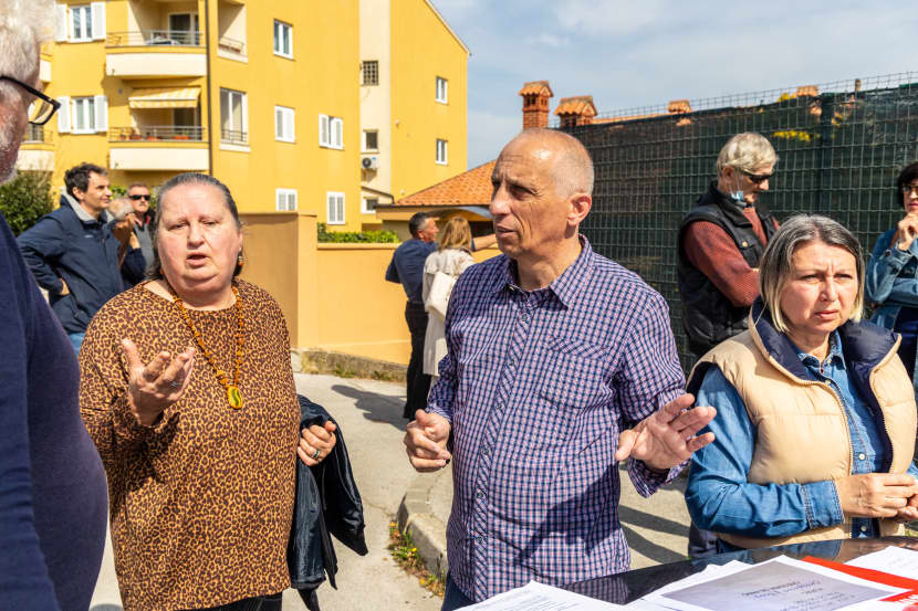 Kristijan Kresina (u sredini) u društvu majke Minelle i supruge Jagode